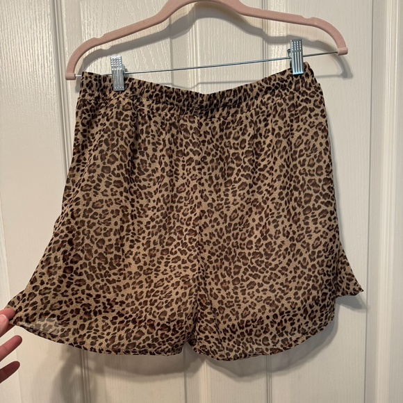 Leopard Print Ruffle Shorts - Picture 4 of 4